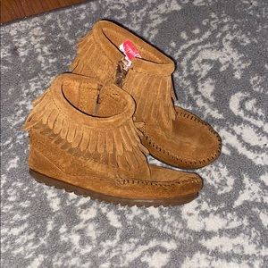Kids fringe Minnetonka boot